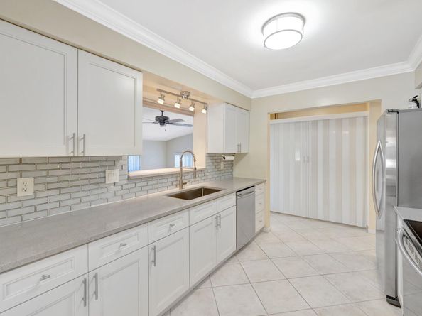 3792 NE 19th Avenue, Oakland Park FL 33308