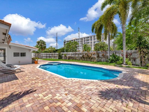 3792 NE 19th Avenue, Oakland Park FL 33308