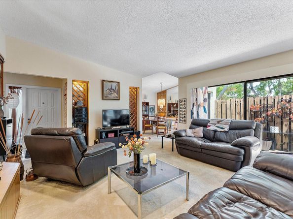 11 Meadows Drive, Boynton Beach FL 33436