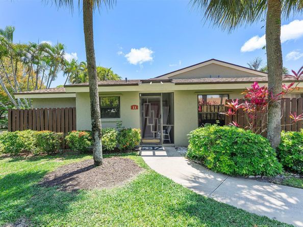 11 Meadows Drive, Boynton Beach FL 33436