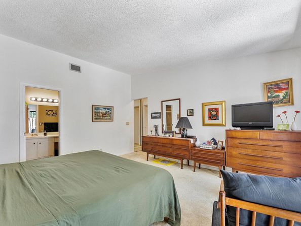 11 Meadows Drive, Boynton Beach FL 33436
