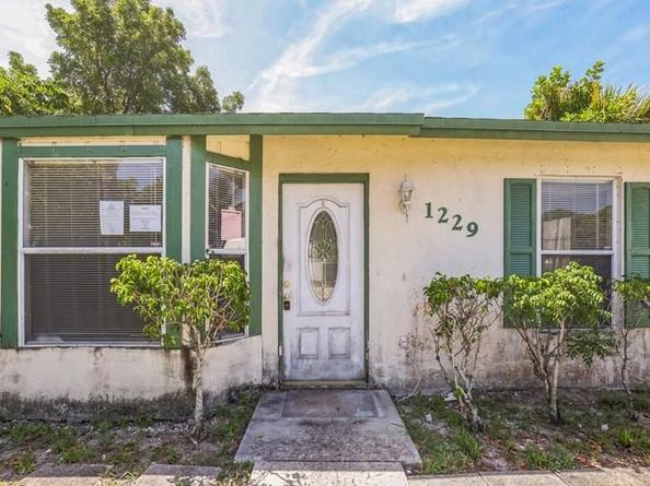 1229 18th Ave N, Lake Worth Beach FL 33460