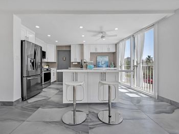 720 Bayshore Dr
