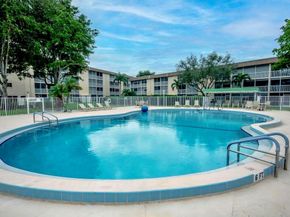 400 Village Green 216 Circle W 216, Palm Springs FL 33461