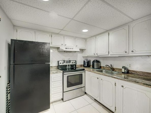 400 Village Green 216 Circle W 216, Palm Springs FL 33461