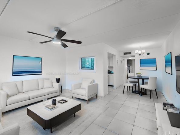 400 Village Green 216 Circle W 216, Palm Springs FL 33461