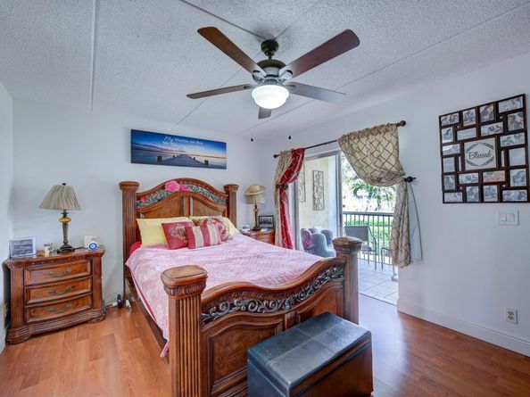 400 Village Green 216 Circle W 216, Palm Springs FL 33461