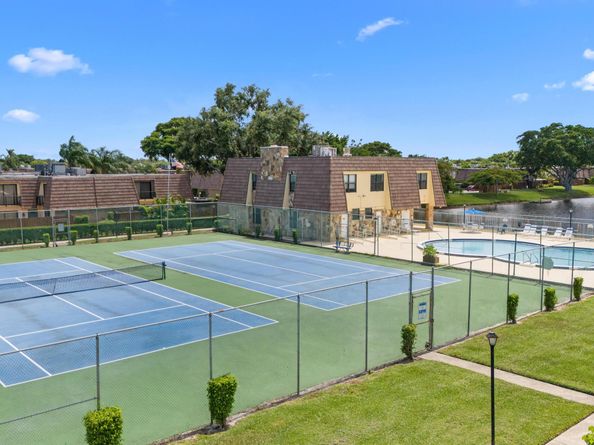 953 Springdale Circle 95, Palm Springs FL 33461
