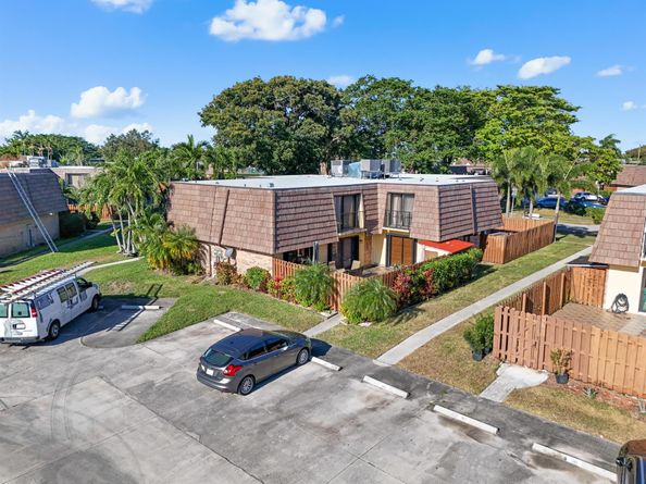 953 Springdale Circle 95, Palm Springs FL 33461