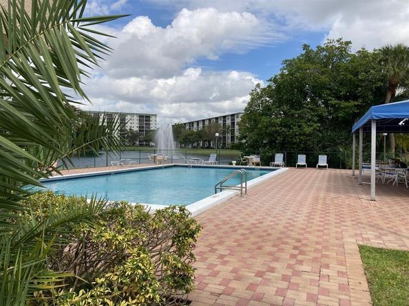 2306 S Cypress Bend Dr 319, Pompano Beach FL 33069