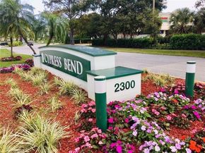 2306 S Cypress Bend Dr 319, Pompano Beach FL 33069