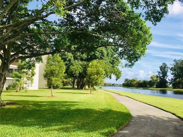2306 S Cypress Bend Dr 319, Pompano Beach FL 33069