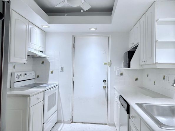 2306 S Cypress Bend Dr 319, Pompano Beach FL 33069