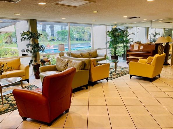 2306 S Cypress Bend Dr 319, Pompano Beach FL 33069