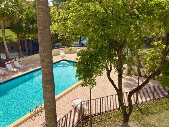 2306 S Cypress Bend Dr 319, Pompano Beach FL 33069