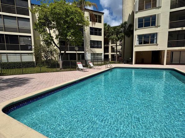 2306 S Cypress Bend Dr 319, Pompano Beach FL 33069