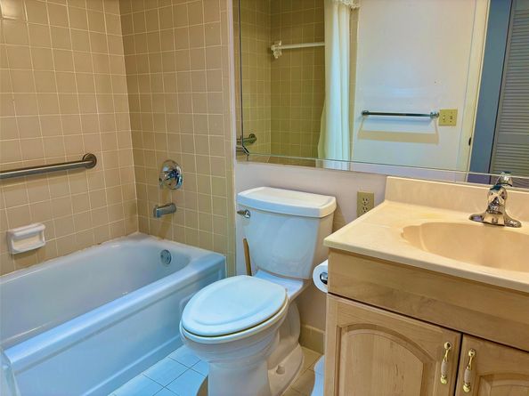 2306 S Cypress Bend Dr 319, Pompano Beach FL 33069