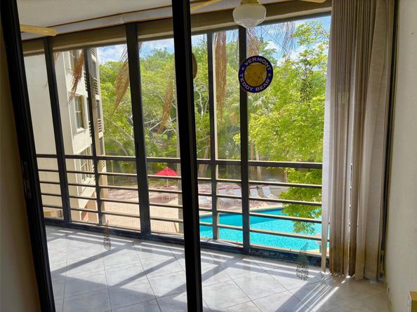 2306 S Cypress Bend Dr 319, Pompano Beach FL 33069
