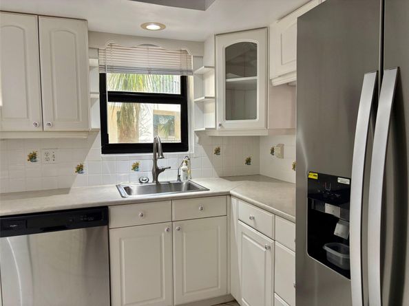 2306 S Cypress Bend Dr 319, Pompano Beach FL 33069