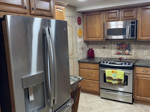 427 Golden Isles Dr 14C, Hallandale Beach FL 33009