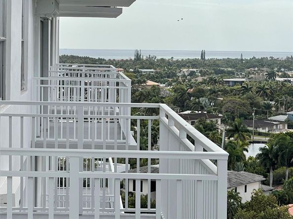 427 Golden Isles Dr 14C, Hallandale Beach FL 33009
