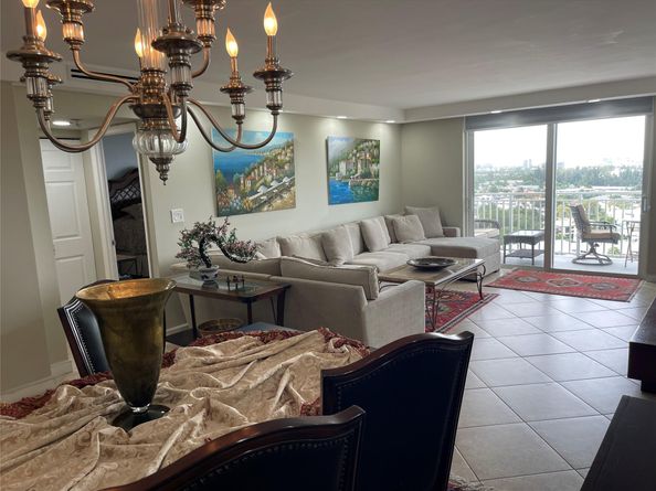 427 Golden Isles Dr 14C, Hallandale Beach FL 33009