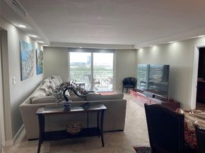 427 Golden Isles Dr 14C, Hallandale Beach FL 33009