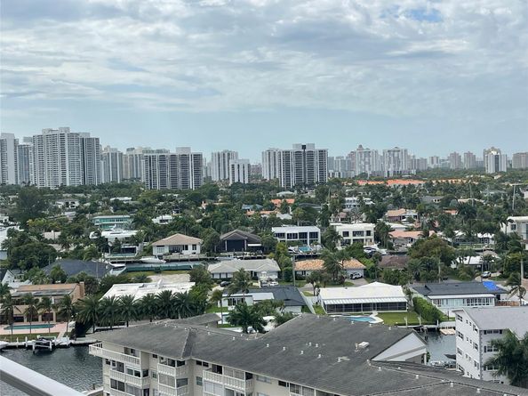 427 Golden Isles Dr 14C, Hallandale Beach FL 33009