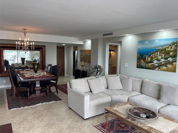 427 Golden Isles Dr 14C, Hallandale Beach FL 33009