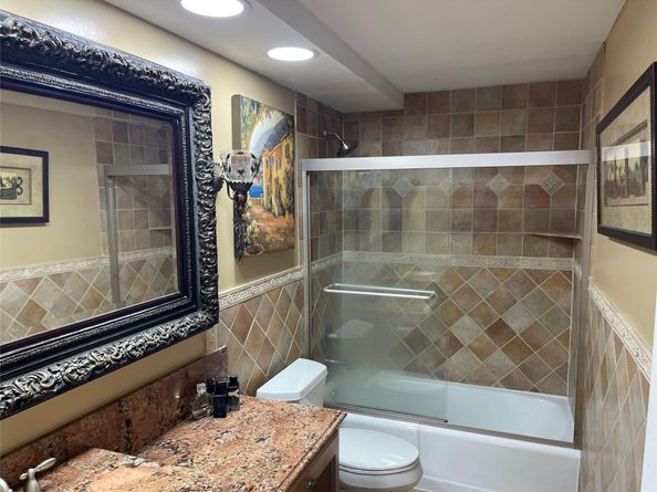 427 Golden Isles Dr 14C, Hallandale Beach FL 33009