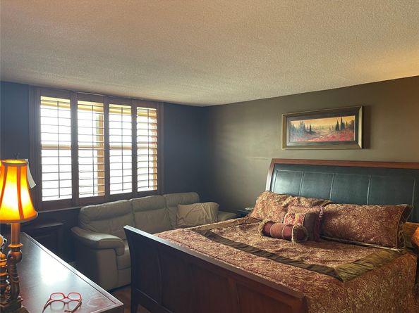 427 Golden Isles Dr 14C, Hallandale Beach FL 33009