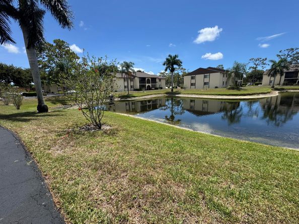 117 Lake Pine Circle C1, Greenacres FL 33463