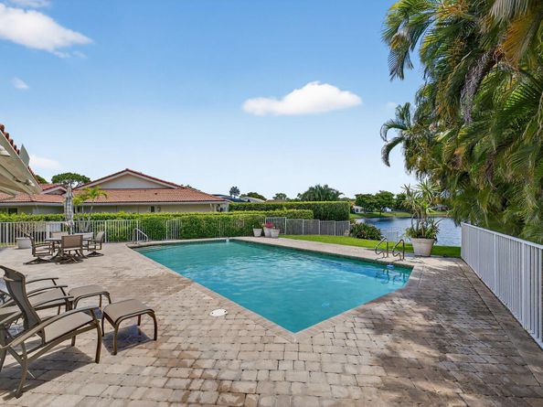 5107 Pineview Circle, Delray Beach FL 33445