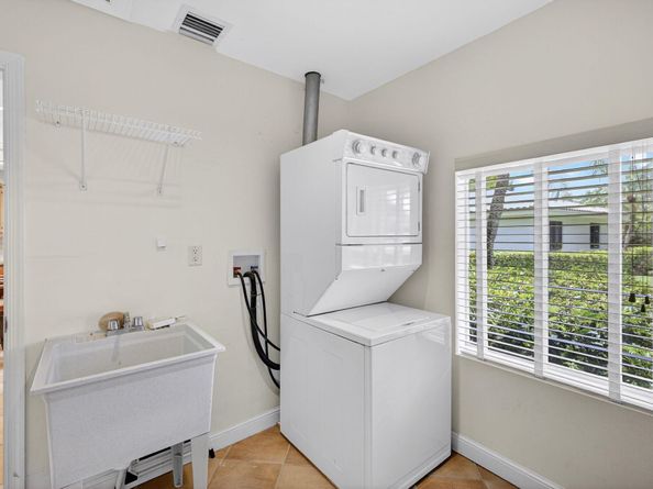 5107 Pineview Circle, Delray Beach FL 33445