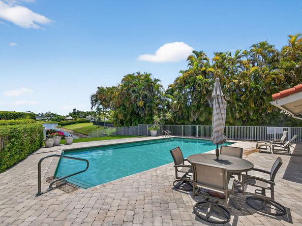5107 Pineview Circle, Delray Beach FL 33445