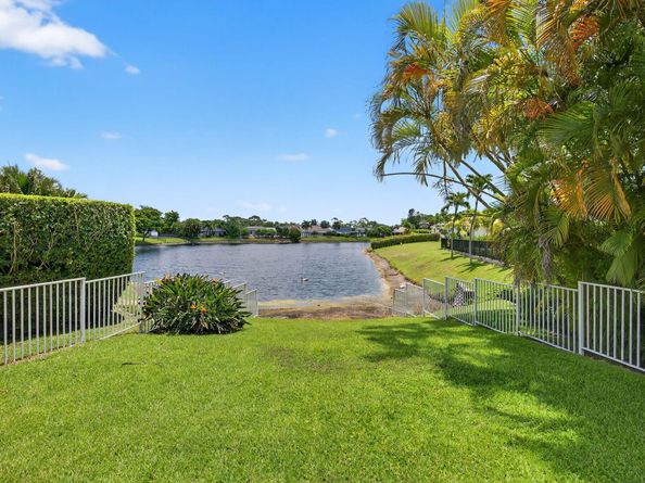 5107 Pineview Circle, Delray Beach FL 33445