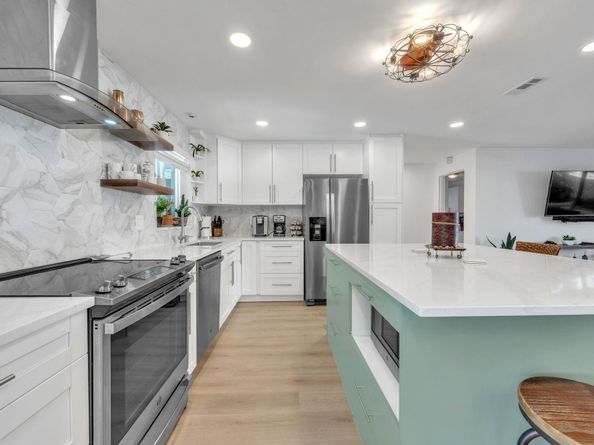 1611 SW 3rd Ave, Pompano Beach FL 33060