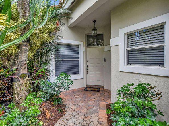 6694 NW 26th Way, Boca Raton FL 33496