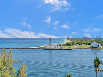 2100 S Ocean Dr