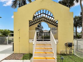 809 Putter Place, Pompano Beach FL 33069