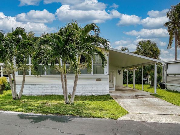 809 Putter Place, Pompano Beach FL 33069