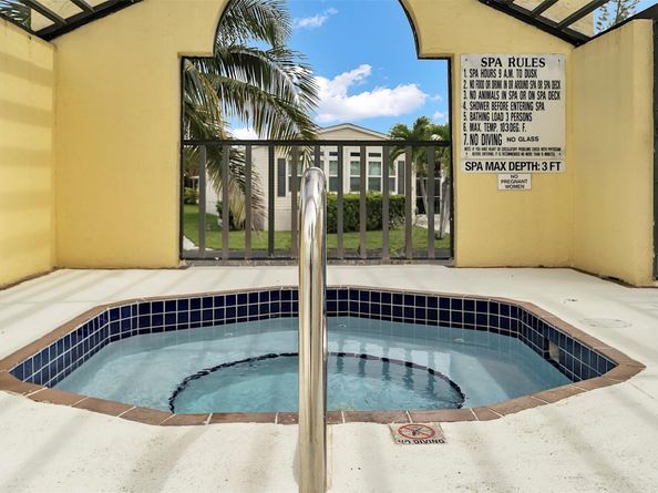 809 Putter Place, Pompano Beach FL 33069