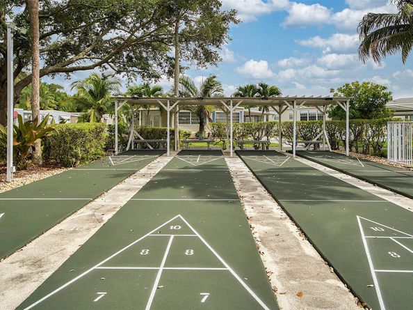 809 Putter Place, Pompano Beach FL 33069