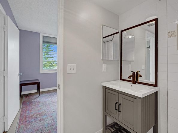 9470 Poinciana Pl 308, Davie FL 33324