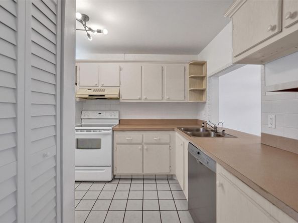 9470 Poinciana Pl 308, Davie FL 33324