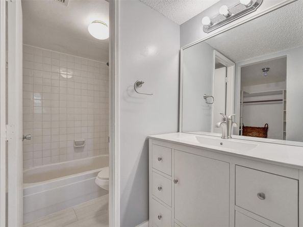 9470 Poinciana Pl 308, Davie FL 33324