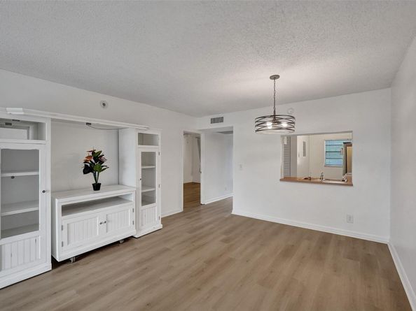 9470 Poinciana Pl 308, Davie FL 33324
