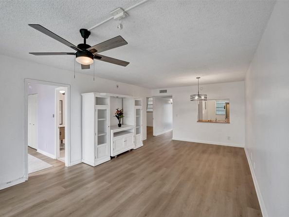 9470 Poinciana Pl 308, Davie FL 33324