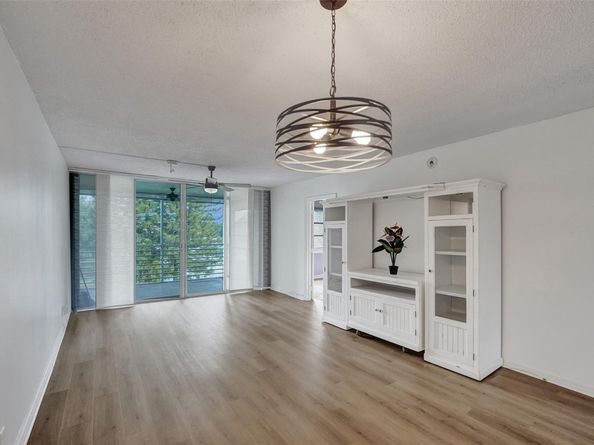 9470 Poinciana Pl 308, Davie FL 33324