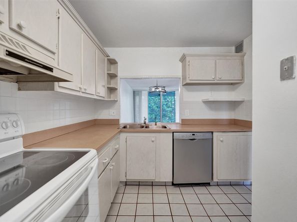 9470 Poinciana Pl 308, Davie FL 33324